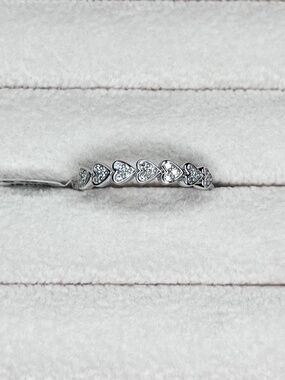 R072 | Genuine Diamond Hearts Ring